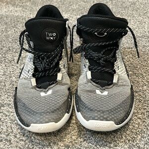 New Balance men’s basketball shoes size 11